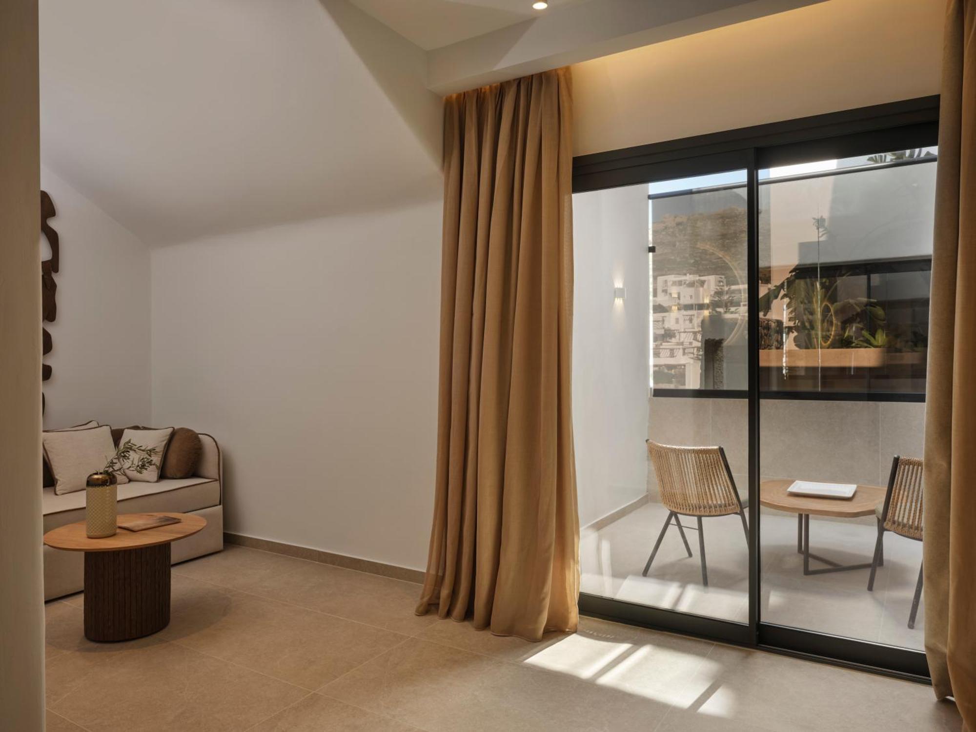 Hotel Iria Blue Mykonos 4*